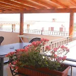 La - Comfy & Local Food