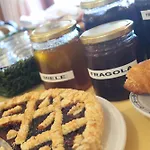 La - Comfy & Local Food