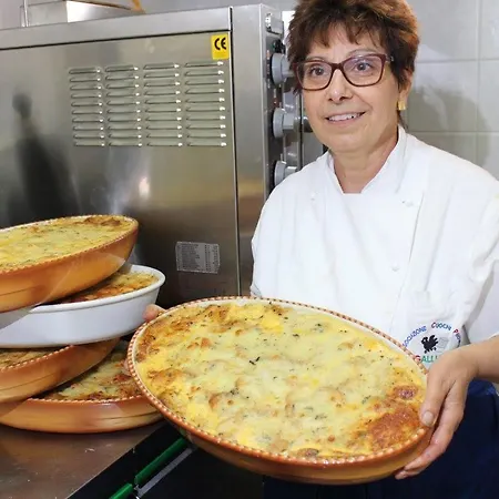 La - Comfy & Local Food Мини-отель *