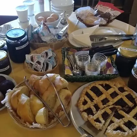 La - Comfy & Local Food *