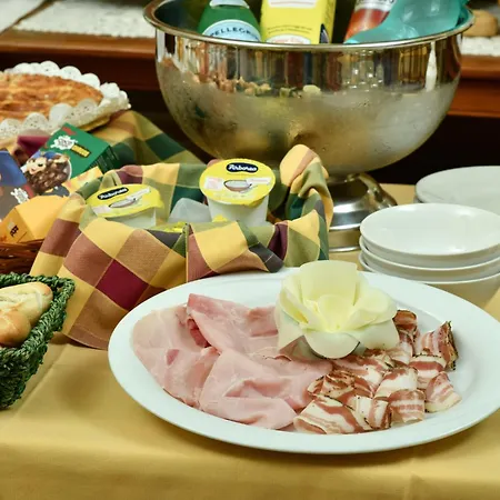 La - Comfy & Local Food Мини-отель
