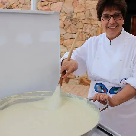 La - Comfy & Local Food Мини-отель Порто-Сан-Паоло