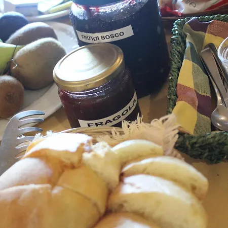 La - Comfy & Local Food