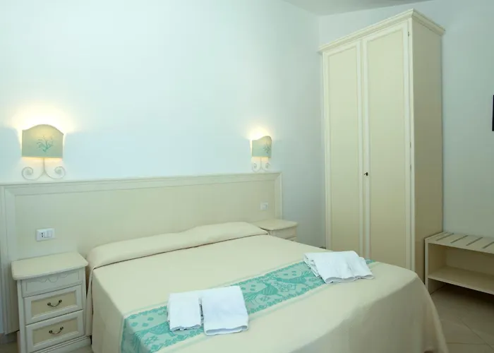 Guesthouse La Locanda - Comfy Rooms & Local Food